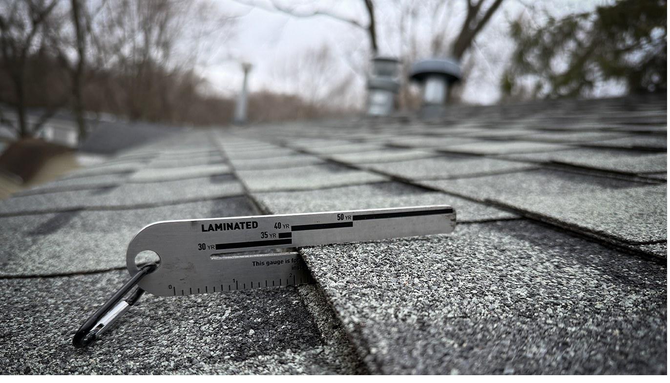 Shingle gauge on the slope during inspection